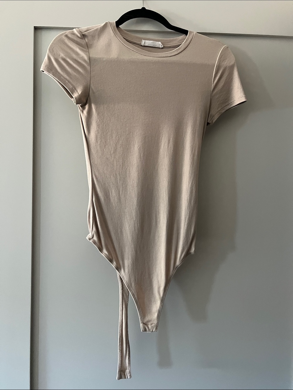 Elodie Short-Sleeve Stretch Bodysuit in Beige Taupe